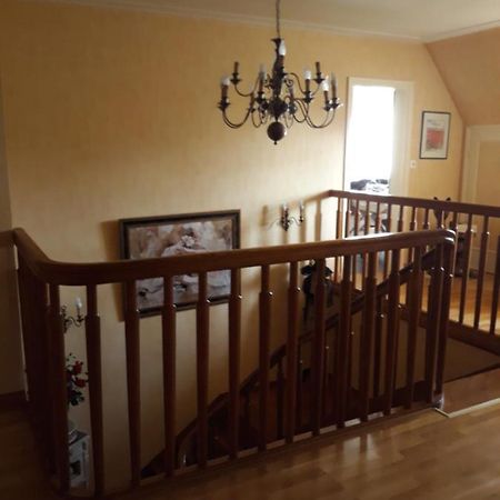 Chambre Dans Villa 高伊斯瑙 外观 照片